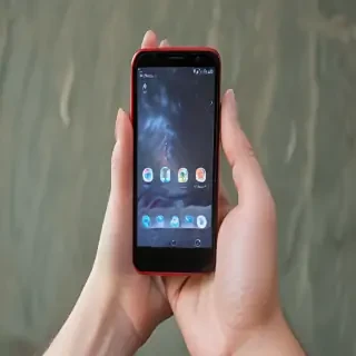 hand holding a phone