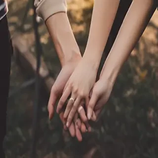 couple holding hands aesthetic