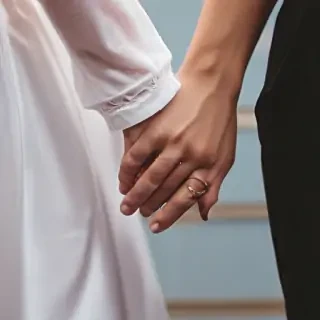 couple holding hands aesthetic