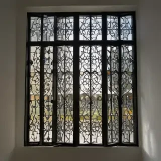 shadow window