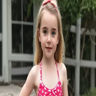 mckenna grace en bikini