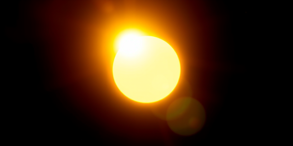 a bright sun glowing with a yellow and white gradient against a black background, taken with a DSLR camera, aperture f/8, ISO 100, 50mm lens, focused on the center of the sun for sharpness, shot in high dynamic range to enhance color vibrancy