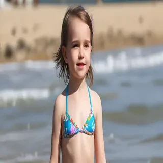 mckenna grace en bikini