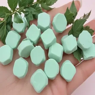 aesthetic mint green