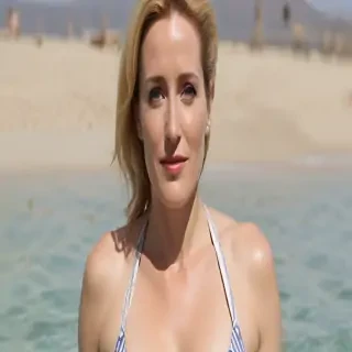 gillian anderson bikini pics