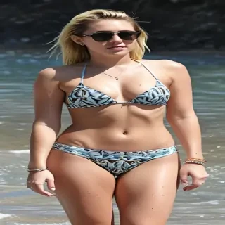 Miley Cyrus in bikini