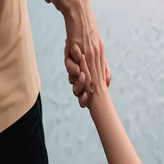 couple holding hands aesthetic
