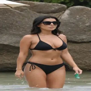 Kourtney Kardashian in bikini
