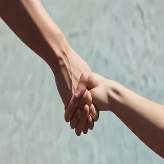 couple holding hands aesthetic