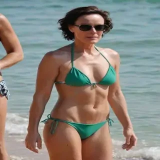 amanda mealing bikini