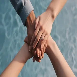 couple holding hands aesthetic