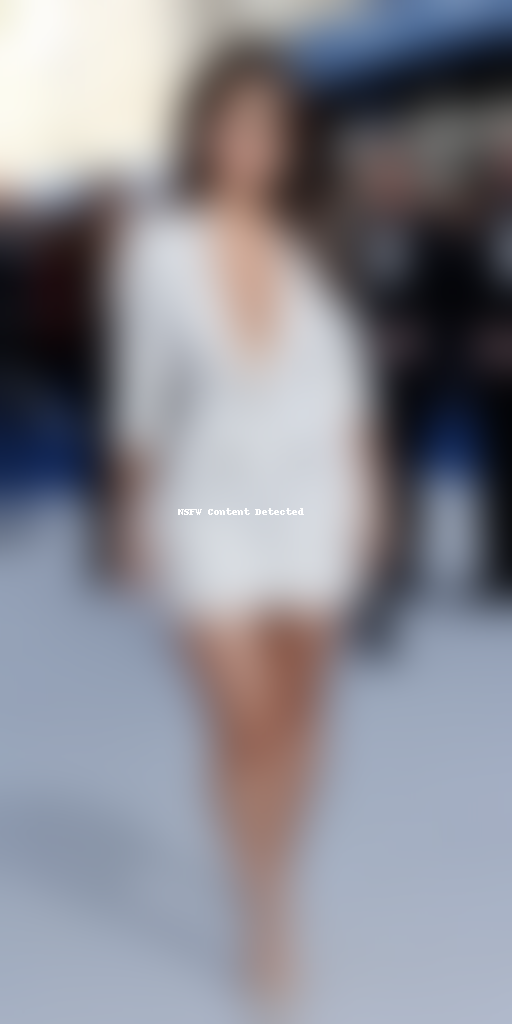 selena gomez clothing size