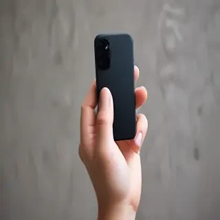hand holding a phone