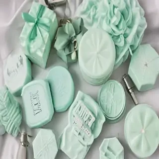 mint green aesthetic