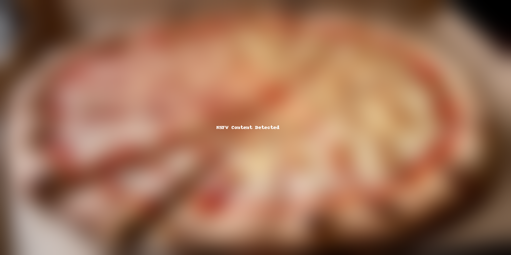 how many slices is in a large pizza hut pizza