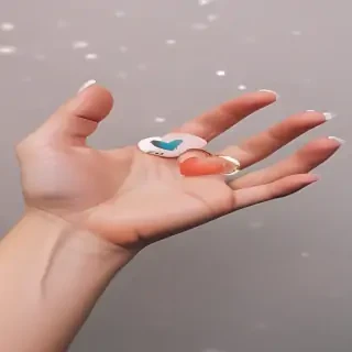 hand heart aesthetic