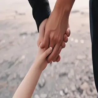 couple holding hands aesthetic