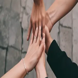 couple holding hands aesthetic