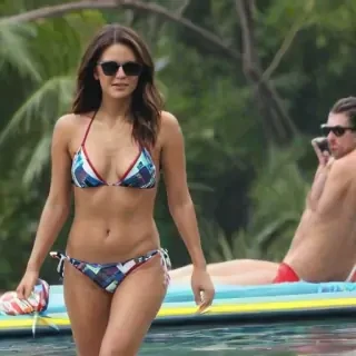 Nina Dobrev in bikini