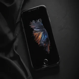 iphone black wallpaper 4k