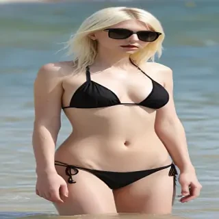 Taylor Momsen in bikini
