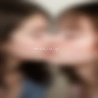 2 girls kissing