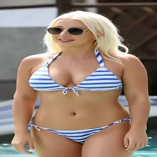 Christina Aguilera in bikini