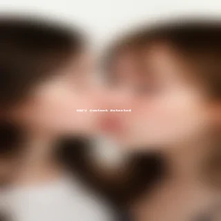 2 girls kissing