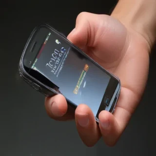 hand holding cell phone
