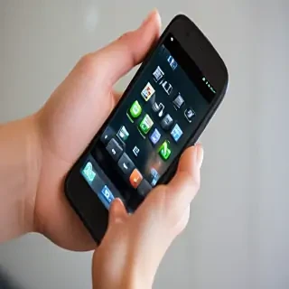hand holding cell phone