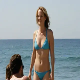 Helen Hunt in bikini