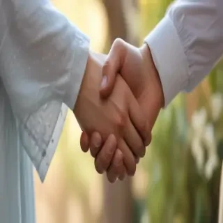 couple holding hands aesthetic