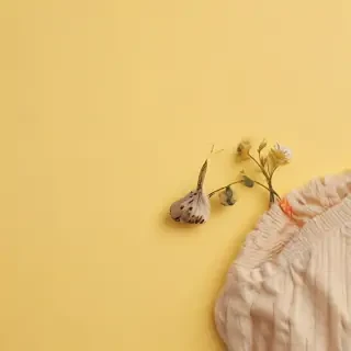 yellow background aesthetic