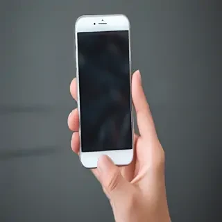 hand holding a phone
