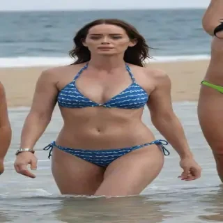 emily blunt bikini