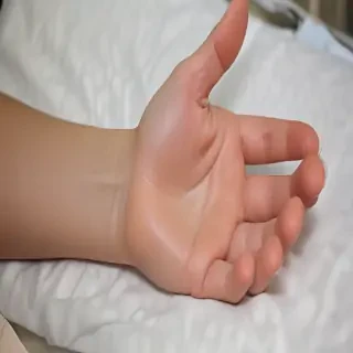 hospital patient hand pic