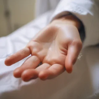 hospital patient hand pic