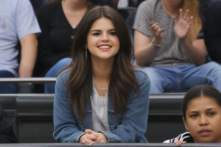 selena gomez at the game