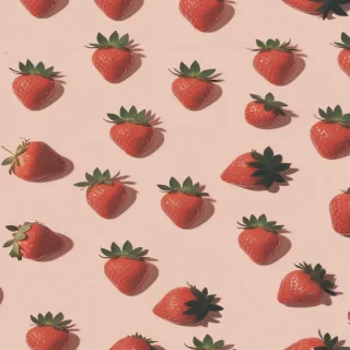 aesthetic strawberry wallpaper