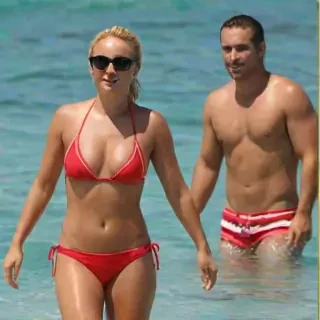 Hayden Panettiere in bikini