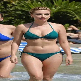 Scarlett Johansson in bikini