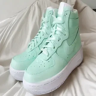mint green aesthetic