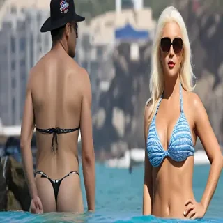 Christina Aguilera in bikini
