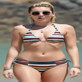 Miley Cyrus in bikini
