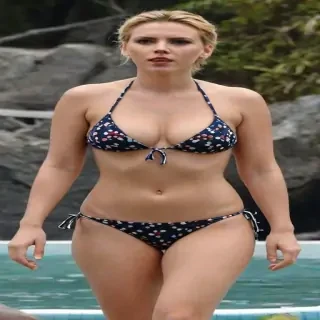 Scarlett Johansson in bikini