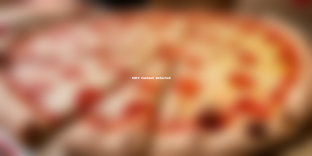 how many slices is in a large pizza hut pizza