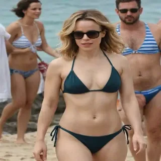 rachel mcadams en bikini